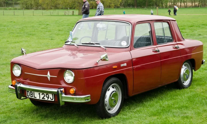 Voiture réelle photographiée en extérieur pour « Le contrôle technique belge est-il valable en France ? »