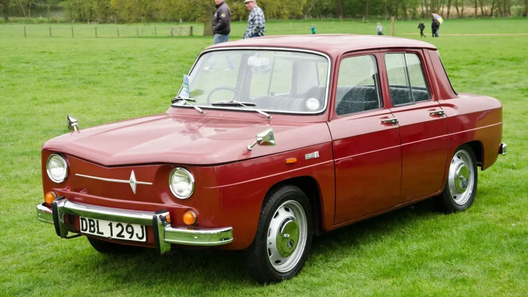 Voiture réelle photographiée en extérieur pour « Le contrôle technique belge est-il valable en France ? »