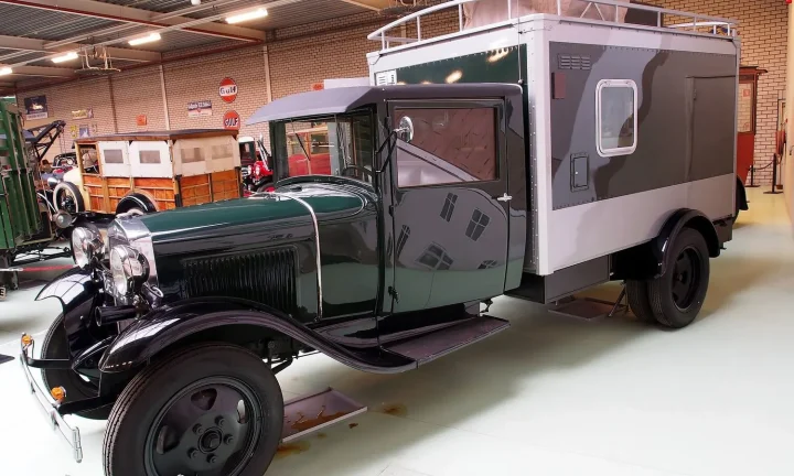 Camping-car réel photographié sur la route ou en stationnement pour « Leasing de camping-car en Belgique : Une alternative intéressante ? »