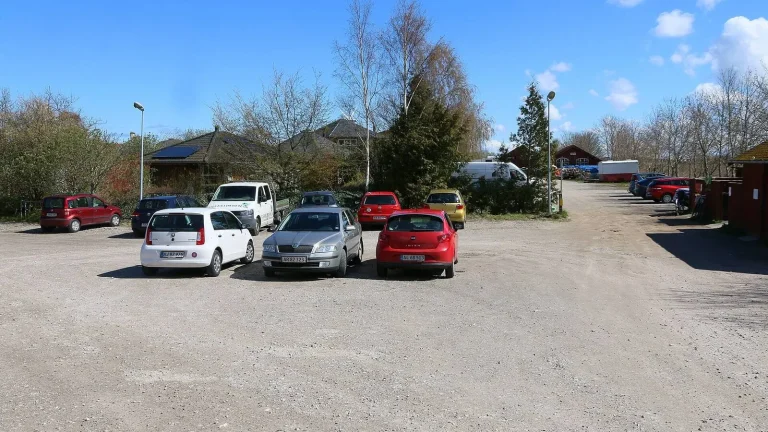 Voitures réelles photographiées dans un contexte de vente automobile pour « Leasing sans apport: Est-ce possible en Belgique? »