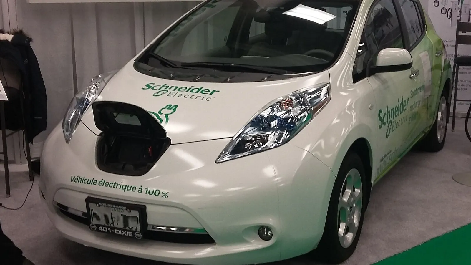 Voiture électrique réelle photographiée en extérieur pour « Le leasing de voitures électriques en Belgique : Options et avantages »
