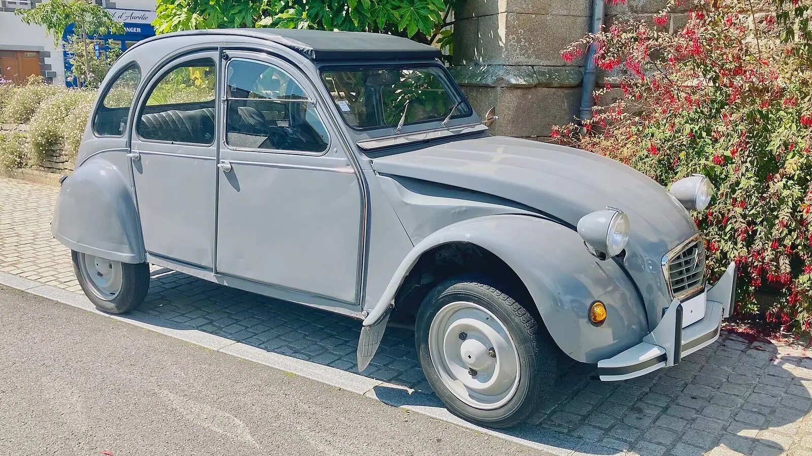 Voiture réelle photographiée en extérieur pour « Législation et Formalités pour l’Achat de Voitures d’Occasion en Belgique »