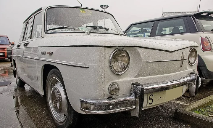 Voiture réelle photographiée en extérieur pour « Les erreurs à éviter lors de l’achat d’une voiture »