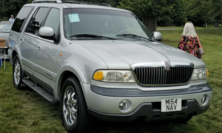 Photo réelle d’une Lincoln Navigator illustrant le guide d’achat belge