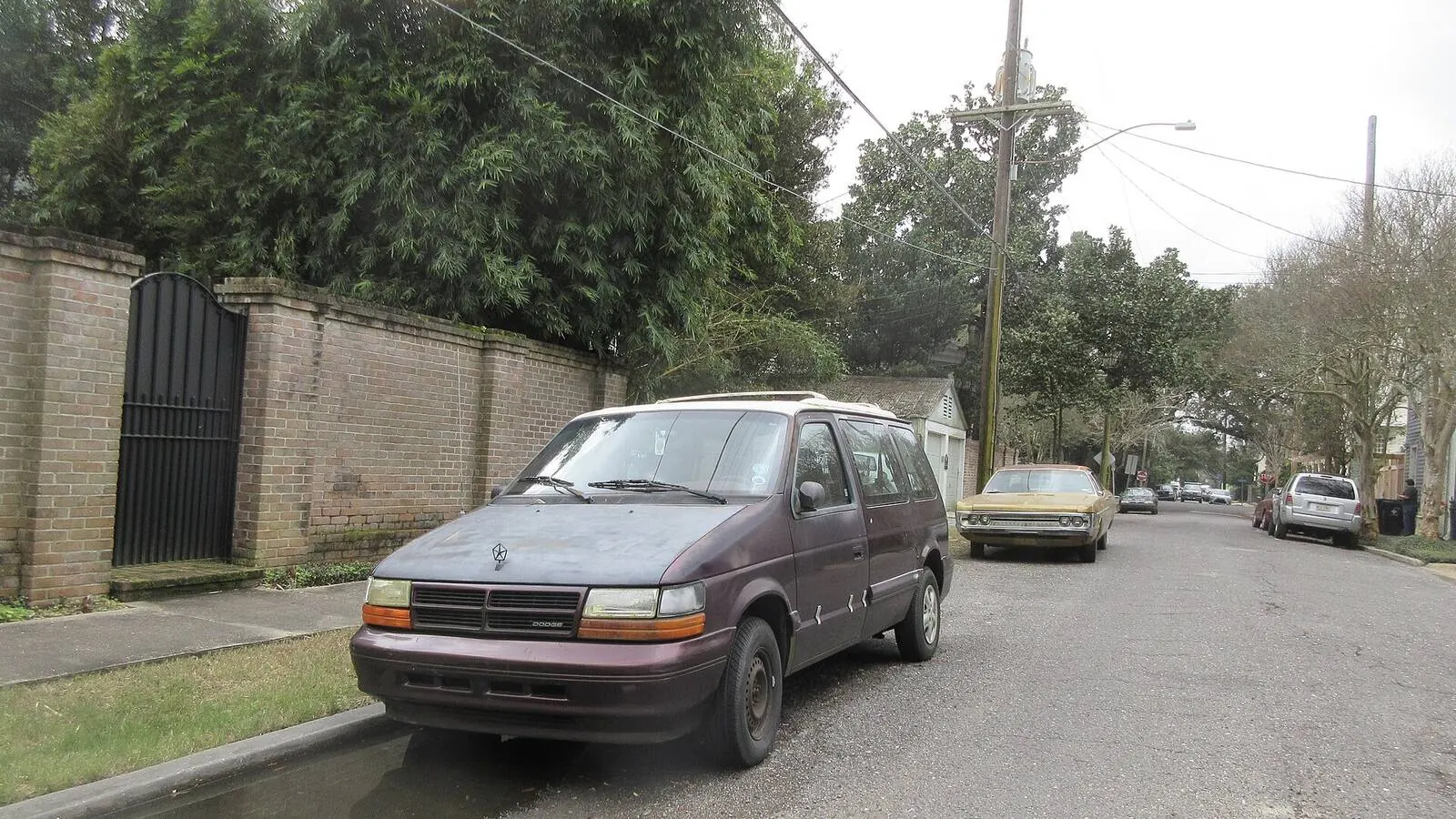 Voiture réelle photographiée en extérieur pour « Login »
