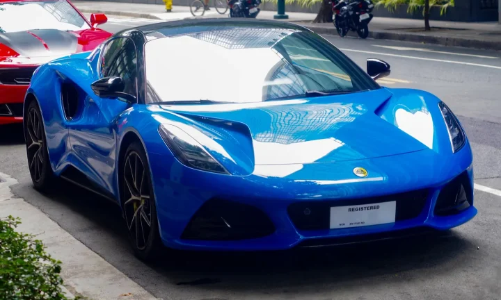 Photo réelle d’une Lotus Emira illustrant le guide d’achat belge