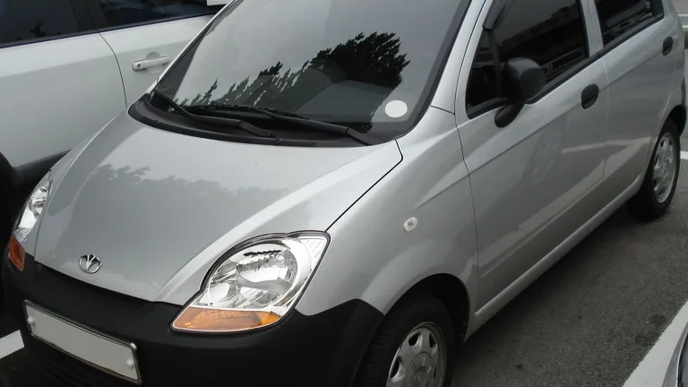 Voiture réelle photographiée en extérieur pour « Les Meilleures Marques de Voitures d’Occasion en Belgique pour la Fiabilité »