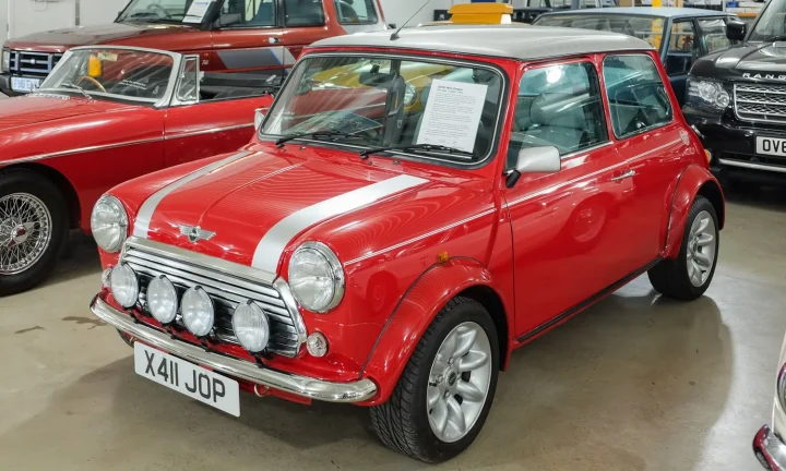 Photo réelle d’une Mini Cooper illustrant le guide d’achat belge