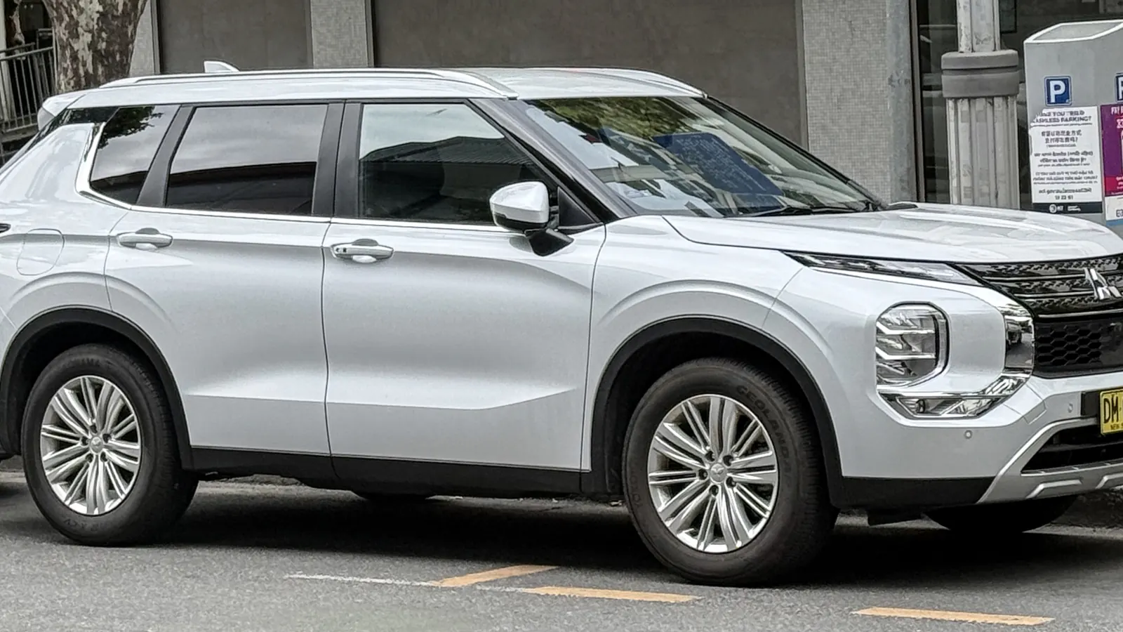 Photo réelle d’une Mitsubishi Outlander illustrant le guide d’achat belge