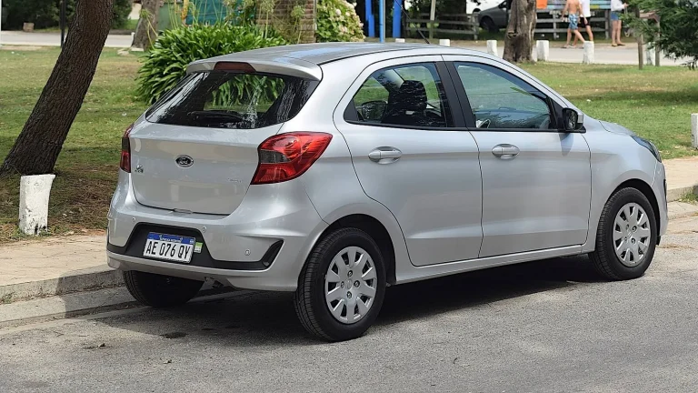 Voiture réelle photographiée en extérieur pour « Négocier le prix après l’inspection : utiliser les défauts trouvés à votre avantage »