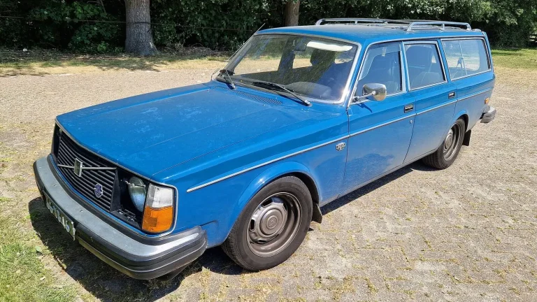 Voiture réelle photographiée en extérieur pour « Comment négocier le prix d’une voiture d’occasion en Belgique (concessionnaire ou particu… »