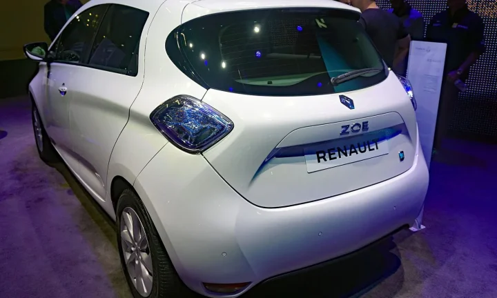 Voiture électrique réelle photographiée en extérieur pour « Les Nouveautés VE 2024-2025 en Belgique : Ce qu’il Faut Attendre »