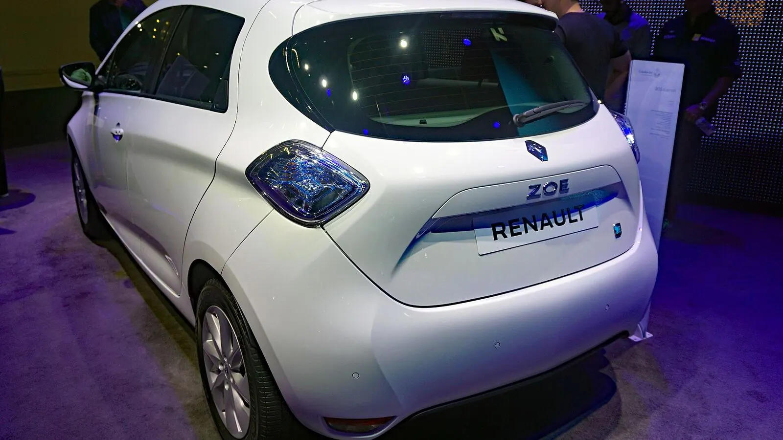 Voiture électrique réelle photographiée en extérieur pour « Les Nouveautés VE 2024-2025 en Belgique : Ce qu’il Faut Attendre »