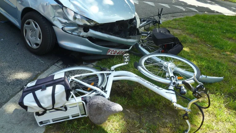 Voiture réelle photographiée en extérieur pour « Les nouvelles règles du permis de conduire en Belgique (2024 et après) »