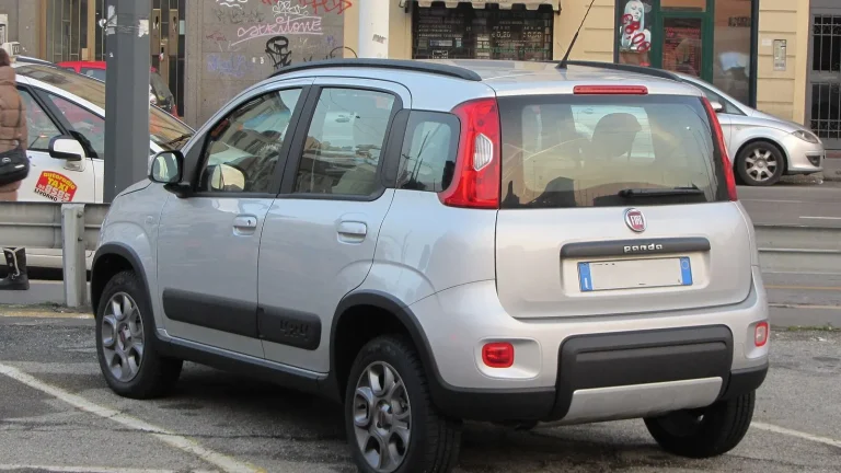 Voiture réelle photographiée en extérieur pour « Optimiser les Coûts : Astuces pour Financement et Assurance de Voiture d’Occasion en Belg… »