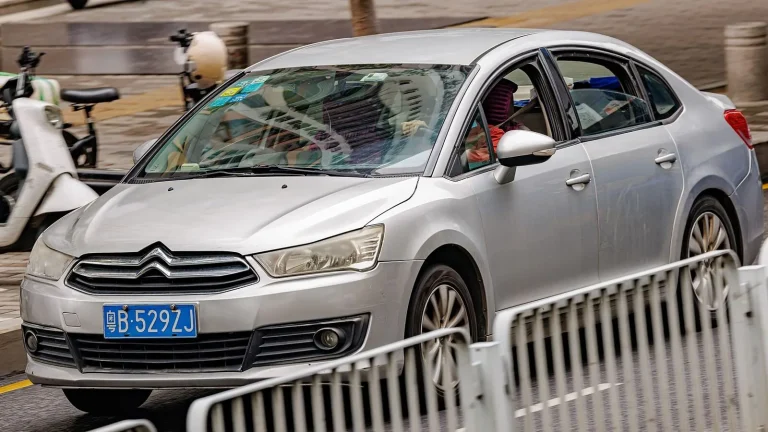 Voiture réelle photographiée en extérieur pour « Options de Paiement pour une Voiture d’Occasion en Belgique : Sécurité et Fiabilité »