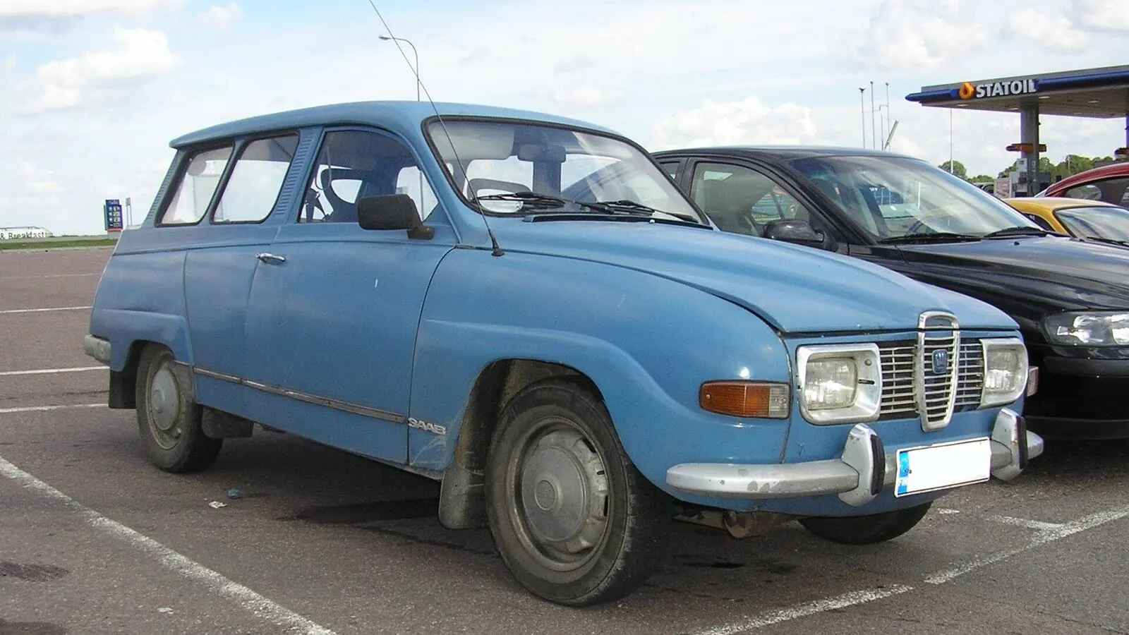 Voiture réelle photographiée en extérieur pour « Permis AM (cyclomoteur) et G (agricole) en Belgique: Ce qu’il faut savoir »