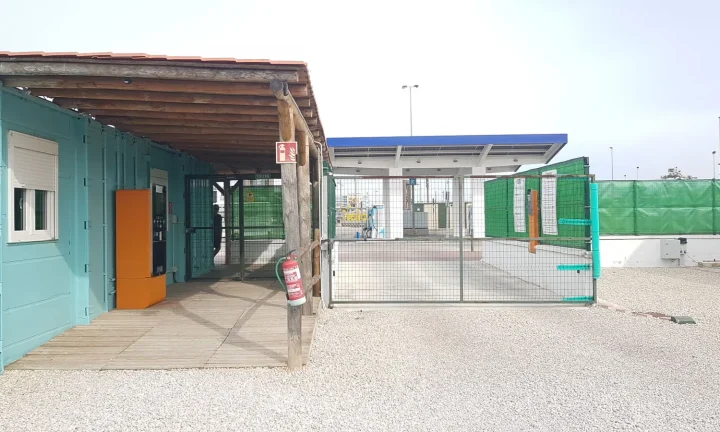 Camping-car réel photographié sur la route ou en stationnement pour « Permis de Conduire pour Camping-car en Belgique : Ce qu’il Faut Savoir »