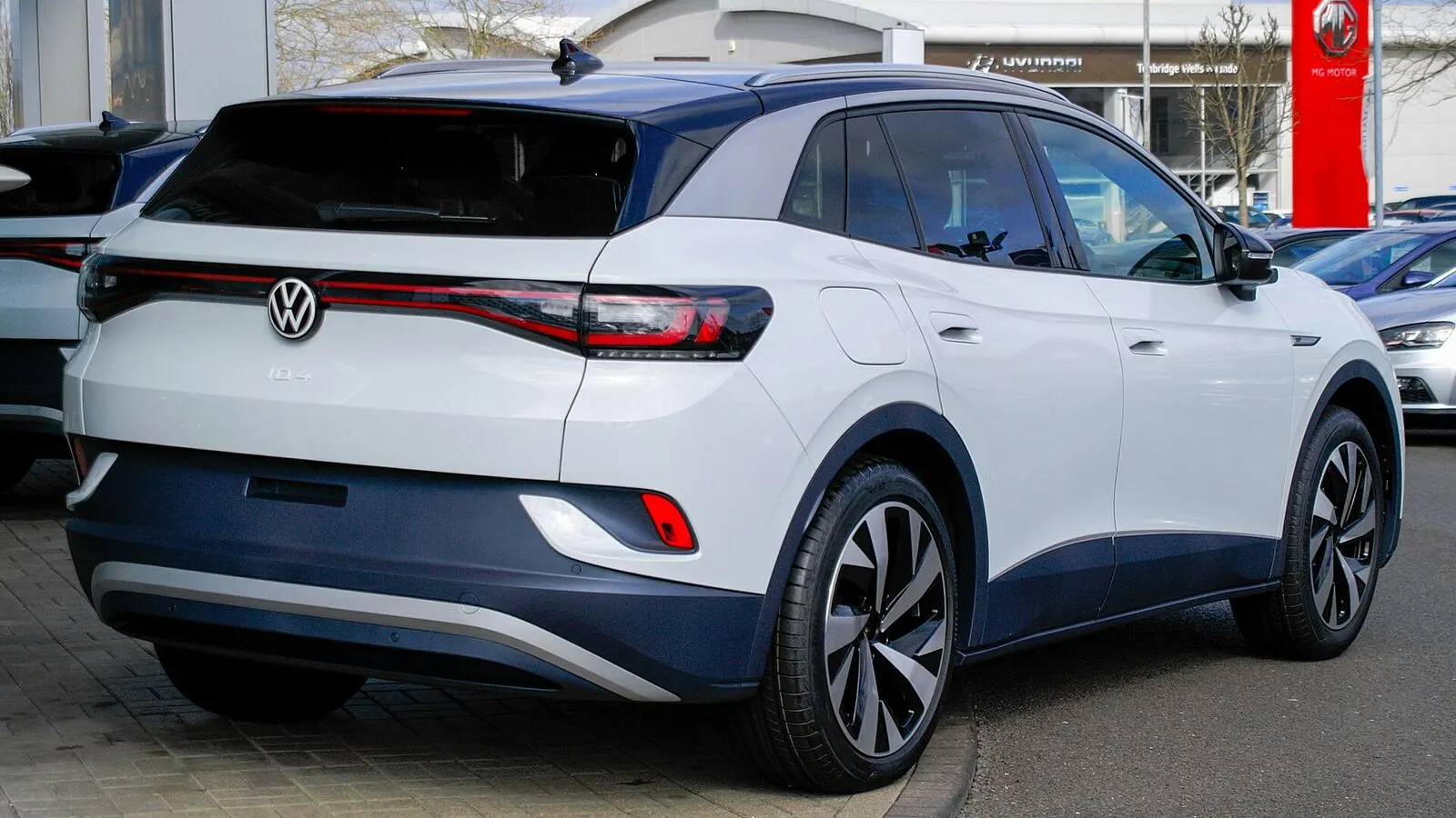Voiture électrique réelle photographiée en extérieur pour « Personnalisation et Options des VE : Que Proposent les Constructeurs en Belgique ? »
