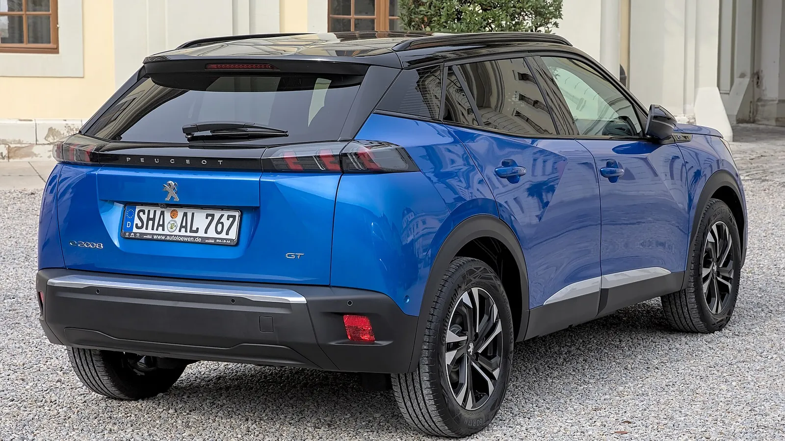Photo réelle du modèle Peugeot 2008 en extérieur