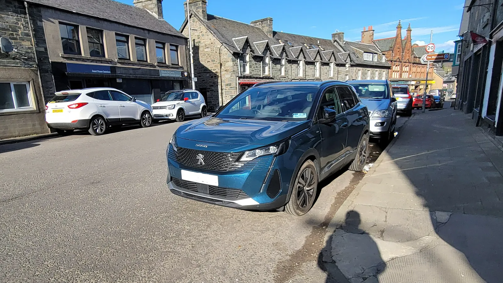 Peugeot 3008 de deuxième génération photographié de trois quarts avant