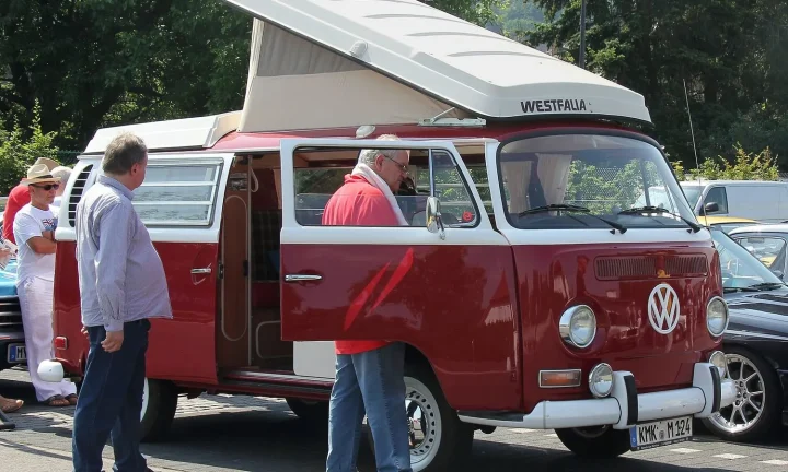 Camping-car réel photographié sur la route ou en stationnement pour « Les Plus Beaux Itinéraires Partagés par les Camping-caristes Belges en Ardenne »