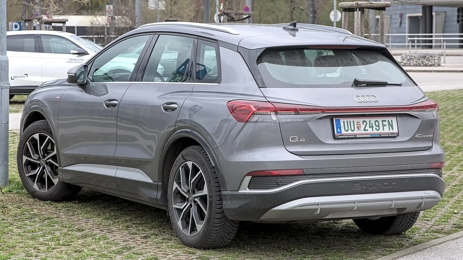 Voiture électrique réelle photographiée en extérieur pour « Pollution atmosphérique urbaine: la contribution des VE en Belgique »