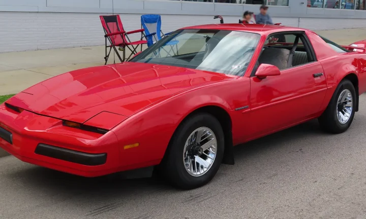 Photo réelle d’une Pontiac Firebird illustrant le guide d’achat belge