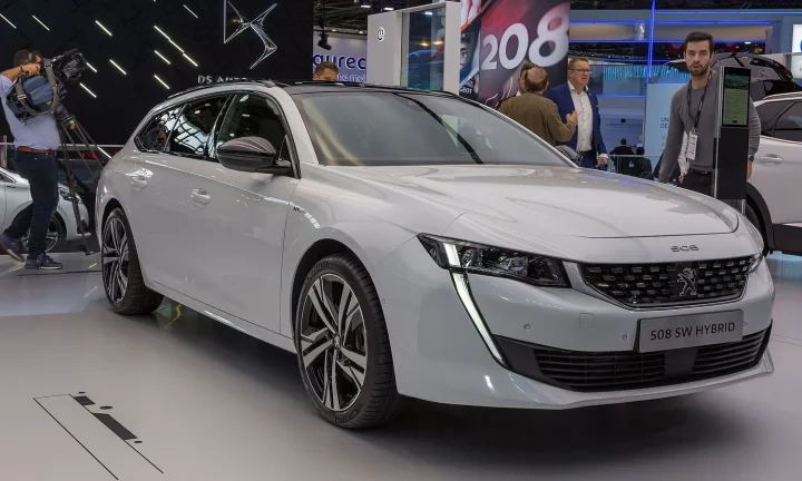 Voiture réelle photographiée en extérieur pour « Quels moteurs essence d’occasion sont les plus fiables ? »