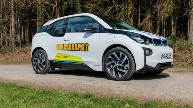 Voiture réelle photographiée dans un contexte de démarches automobiles pour « Le rachat de votre contrat de leasing par un tiers en Belgique »