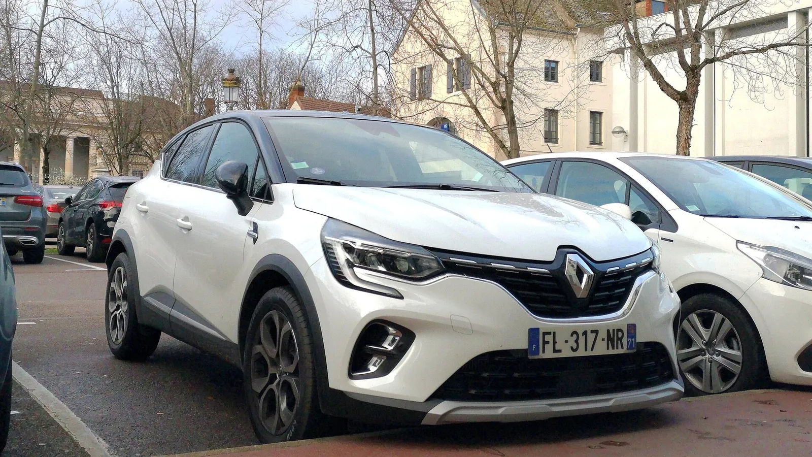 Renault Captur de deuxième génération photographié de trois quarts avant