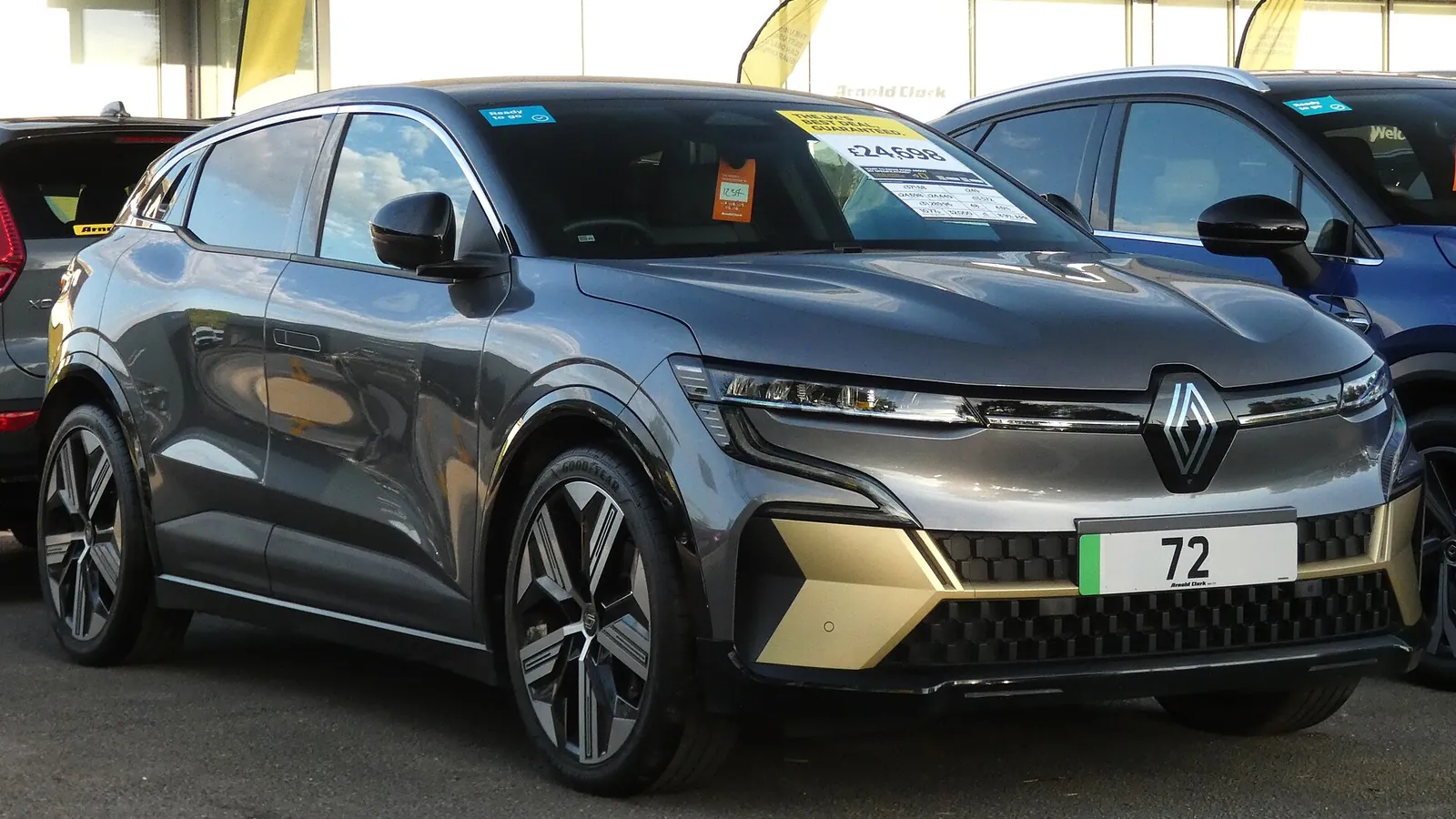Renault Mégane E-Tech électrique photographiée de trois quarts avant