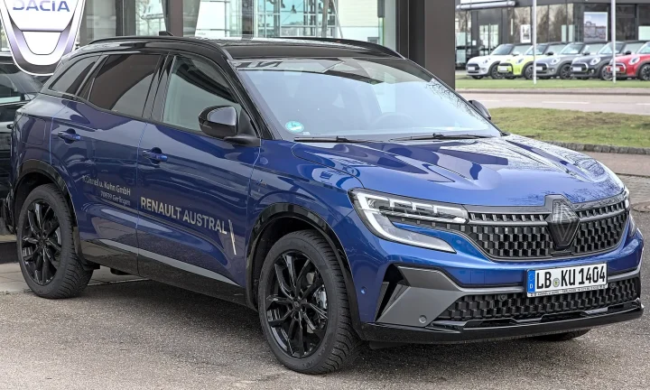 Renault Austral photographié de trois quarts avant