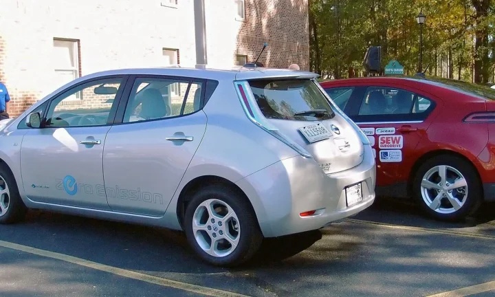 Voiture électrique réelle photographiée en extérieur pour « La revente d’une voiture électrique en Belgique : Estimation et conseils »