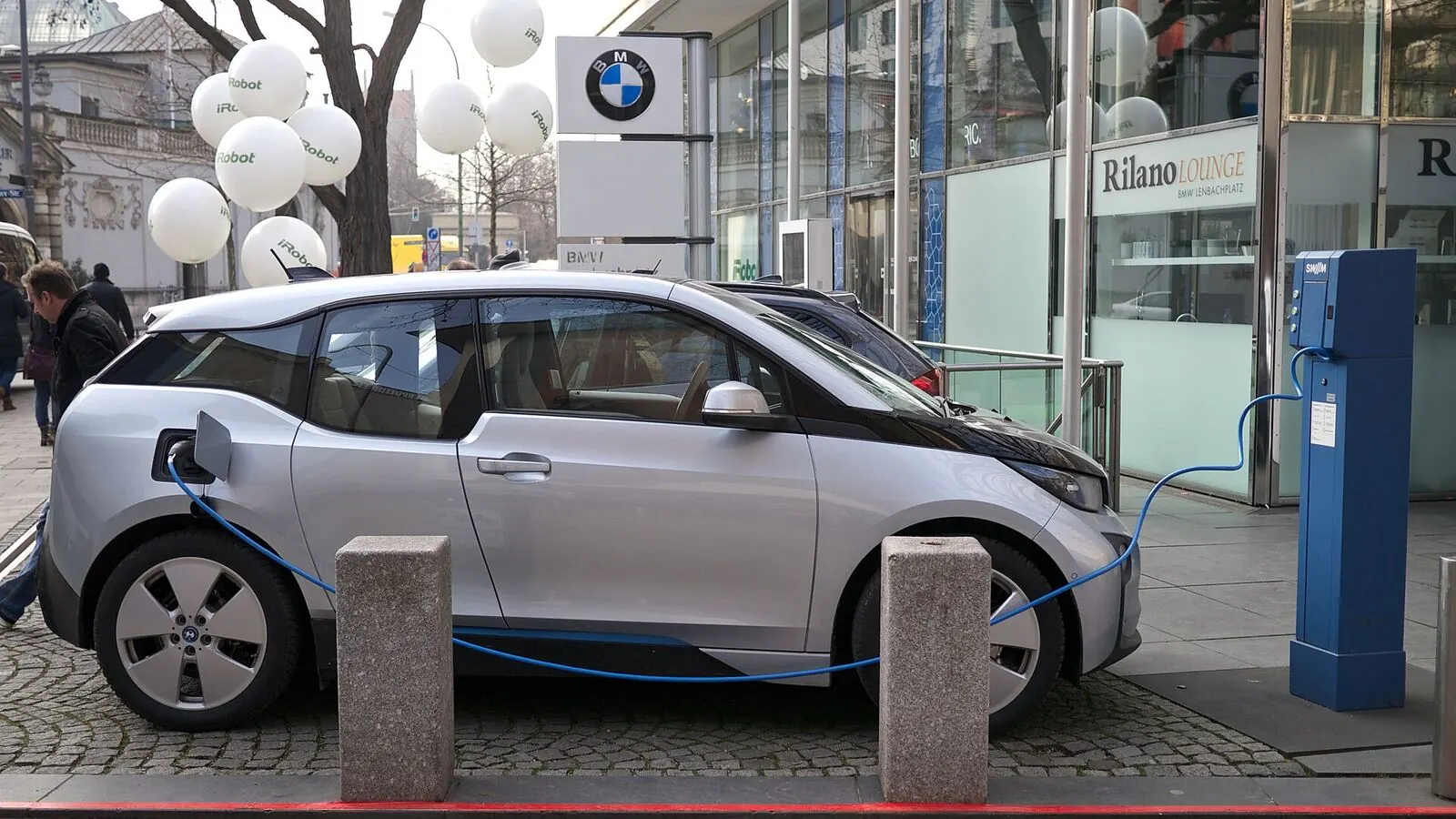 Voiture électrique réelle photographiée en extérieur pour « Revente d’une voiture électrique d’occasion en Belgique : astuces pour maximiser le prix »
