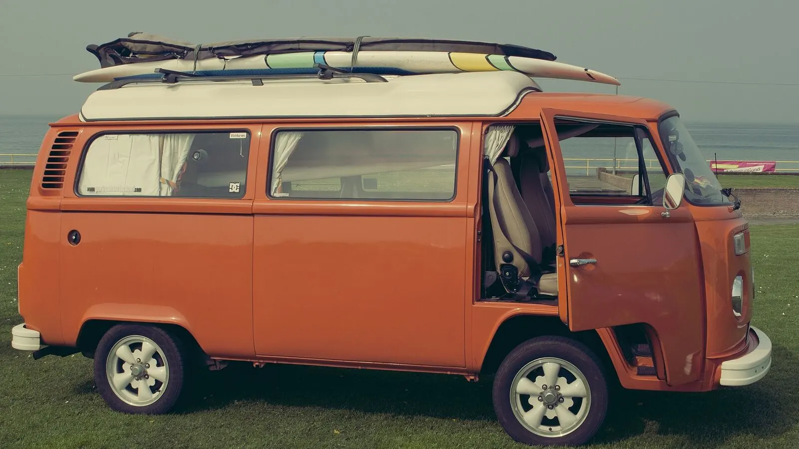 Camping-car réel photographié sur la route ou en stationnement pour « Révision et Remplacement des Joints d’Étanchéité du Camping-car »