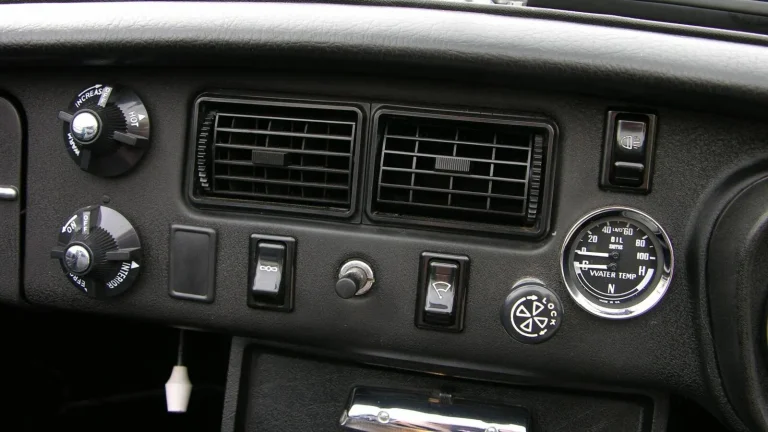 Voiture réelle photographiée en extérieur pour « Révision Voiture d’Occasion: Quand et Où la Faire en Belgique? »