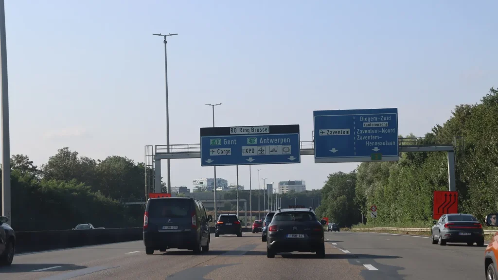 Circulation automobile réelle sur le ring de Bruxelles en Belgique