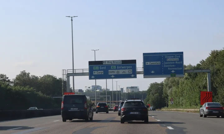 Circulation automobile réelle sur le ring de Bruxelles en Belgique