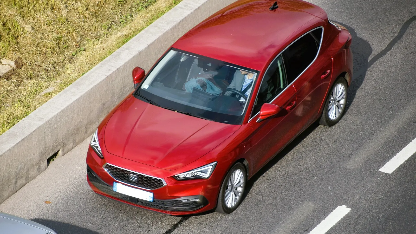 SEAT Leon de quatrième génération photographiée de trois quarts avant