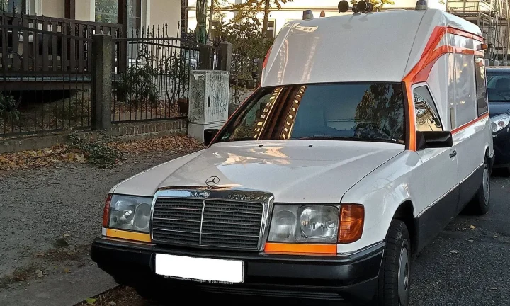 Camping-car réel photographié sur la route ou en stationnement pour « Sécurité des Pneus de Camping-Car : Surveillance de Pression et Entretien »
