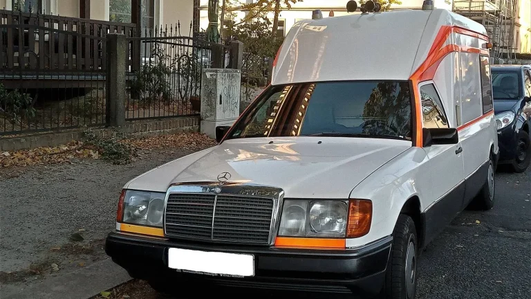 Camping-car réel photographié sur la route ou en stationnement pour « Sécurité des Pneus de Camping-Car : Surveillance de Pression et Entretien »