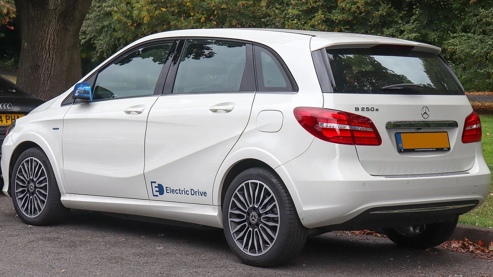 Voiture électrique réelle photographiée en extérieur pour « Les Services Après-Vente pour VE en Belgique: Où Faire Entretenir Votre Voiture Électrique? »