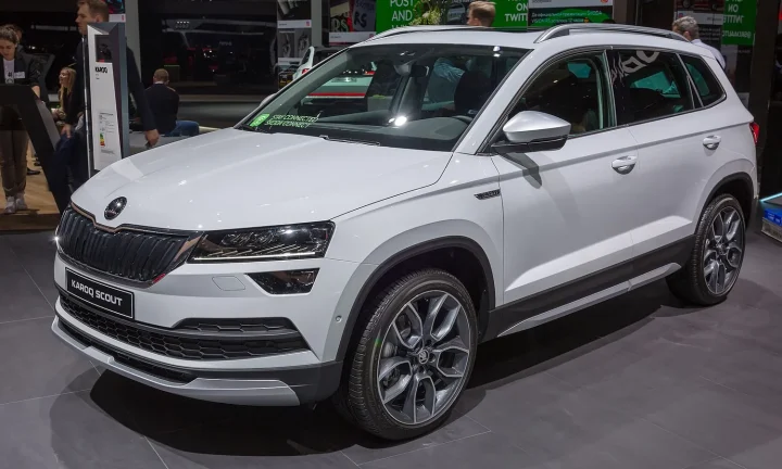 Photo réelle du modèle Škoda Karoq en extérieur