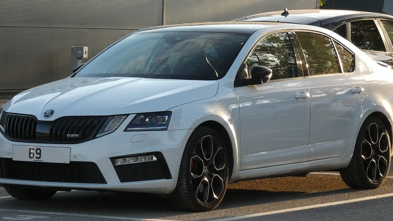 Škoda Octavia de quatrième génération photographiée de trois quarts avant