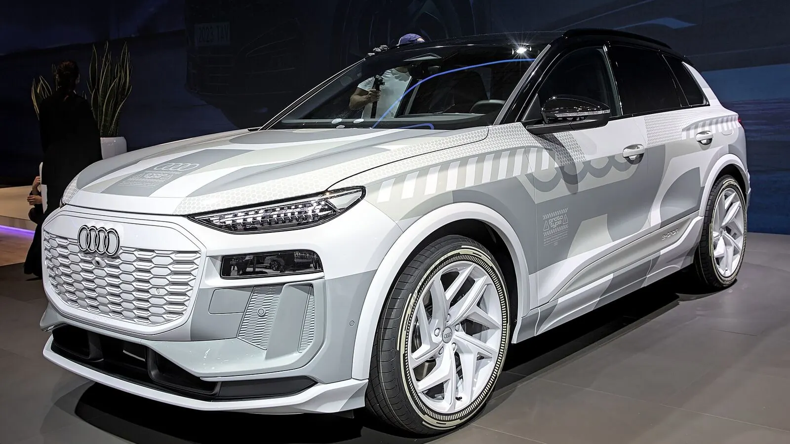 Voiture électrique réelle photographiée en extérieur pour « Solutions de recyclage des batteries en Belgique: centres et processus »