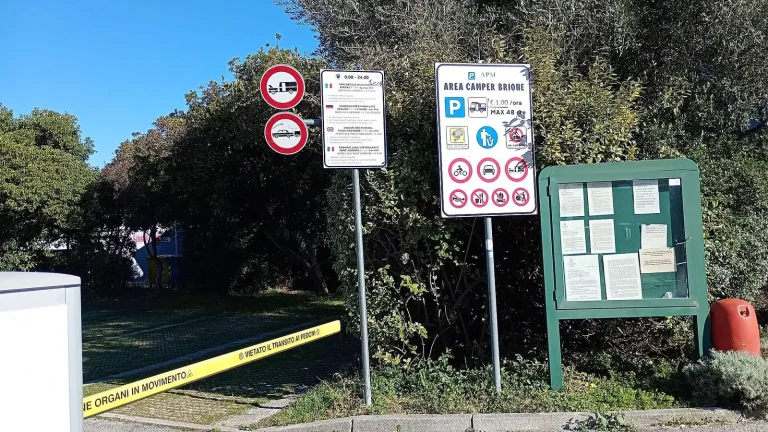 Camping-car réel photographié sur la route ou en stationnement pour « Stationnement et Nuitée en Camping-car en Belgique : La Législation »
