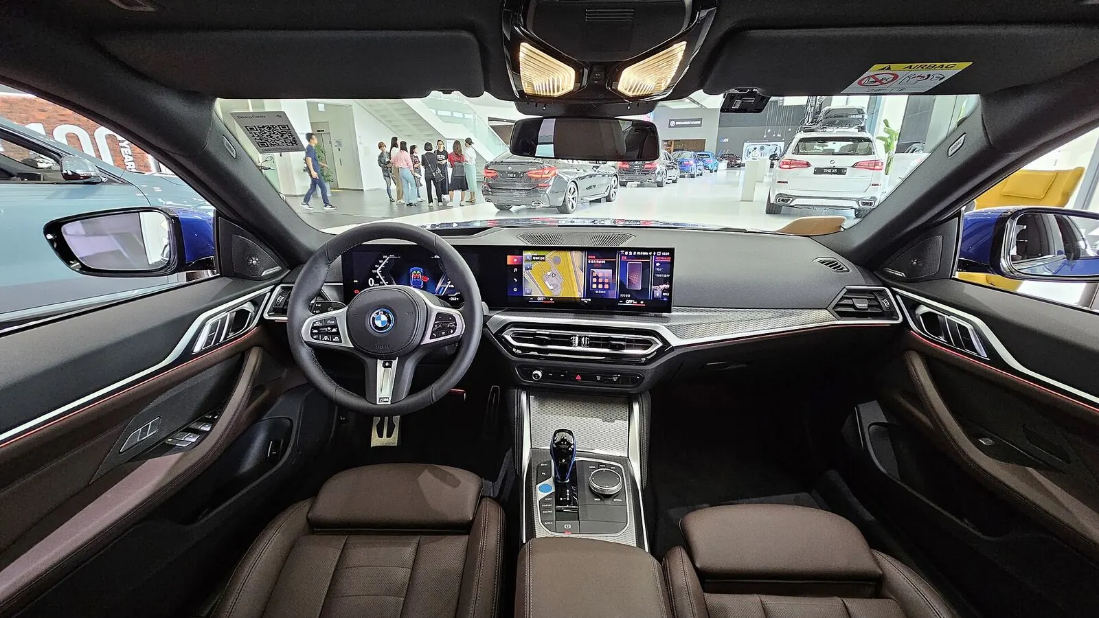 Voiture électrique réelle photographiée en extérieur pour « Témoignages : Rouler en Voiture Électrique au Quotidien en Belgique »