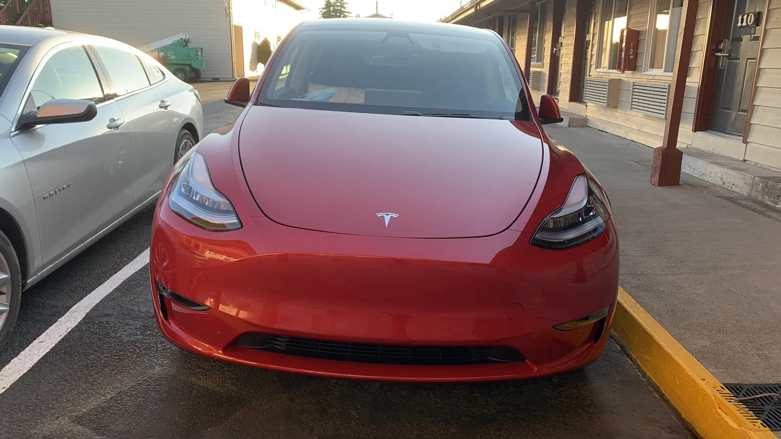 Tesla Model Y photographié de face