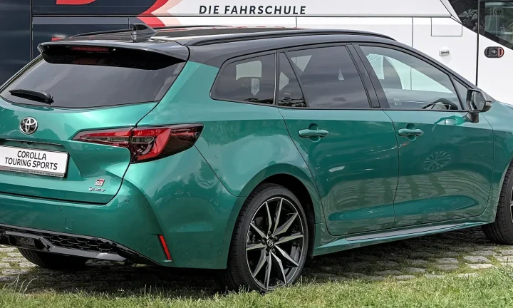 Photo réelle du modèle Toyota Corolla en extérieur